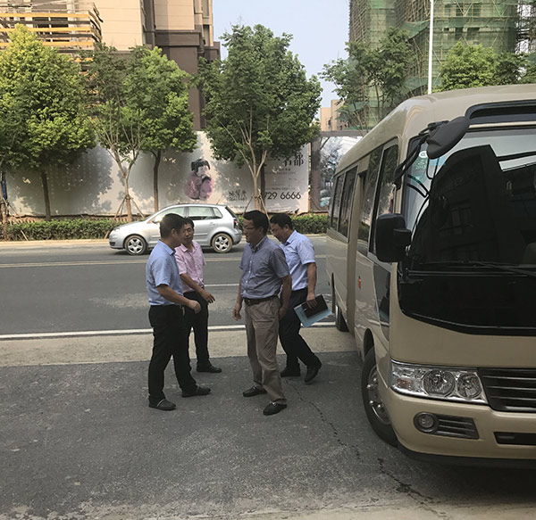 肥東縣委書(shū)記耿延強(qiáng)攜縣商務(wù)局等各局機(jī)關(guān)主要負(fù)責(zé)人來(lái)安徽環(huán)瑞開(kāi)展就推動(dòng)國(guó)際貿(mào)易專題座談會(huì) 肥東縣委書(shū)記耿延強(qiáng)攜縣商務(wù)局等各局機(jī)關(guān)主要負(fù)責(zé)人來(lái)安徽環(huán)瑞開(kāi)展就推動(dòng)國(guó)際貿(mào)易專題座談會(huì)