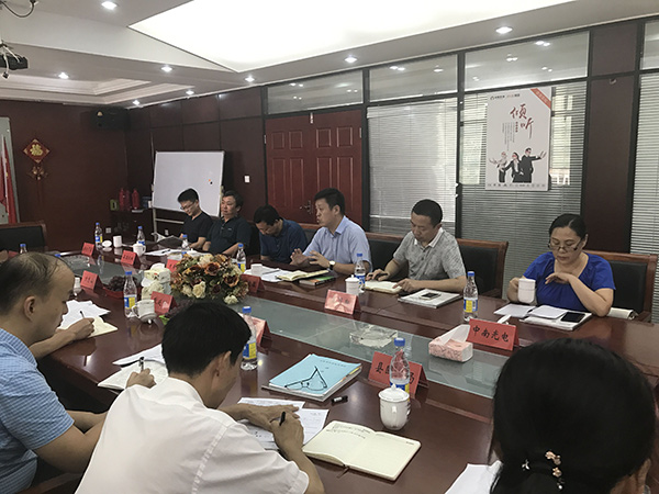 肥東縣委書(shū)記耿延強(qiáng)攜縣商務(wù)局等各局機(jī)關(guān)主要負(fù)責(zé)人來(lái)安徽環(huán)瑞開(kāi)展就推動(dòng)國(guó)際貿(mào)易專題座談會(huì) 肥東縣委書(shū)記耿延強(qiáng)攜縣商務(wù)局等各局機(jī)關(guān)主要負(fù)責(zé)人來(lái)安徽環(huán)瑞開(kāi)展就推動(dòng)國(guó)際貿(mào)易專題座談會(huì)