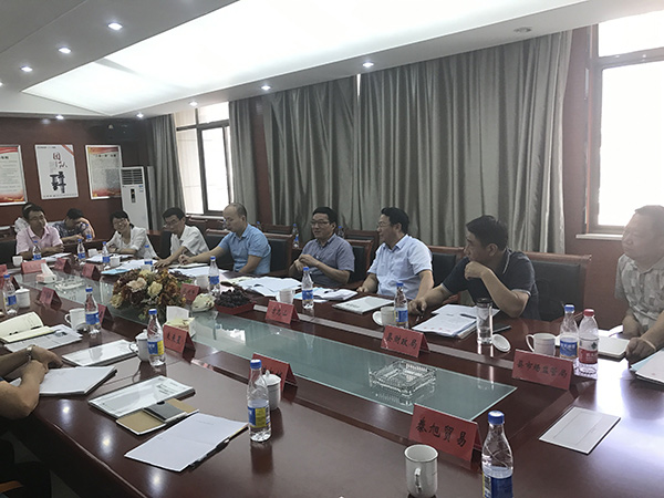 肥東縣委書(shū)記耿延強(qiáng)攜縣商務(wù)局等各局機(jī)關(guān)主要負(fù)責(zé)人來(lái)安徽環(huán)瑞開(kāi)展就推動(dòng)國(guó)際貿(mào)易專題座談會(huì) 肥東縣委書(shū)記耿延強(qiáng)攜縣商務(wù)局等各局機(jī)關(guān)主要負(fù)責(zé)人來(lái)安徽環(huán)瑞開(kāi)展就推動(dòng)國(guó)際貿(mào)易專題座談會(huì)